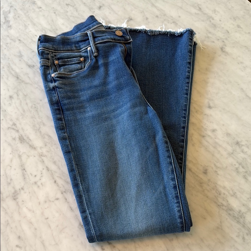 MOTHER the weekender fray Straight-Leg Jeans in Medium Blue Wash